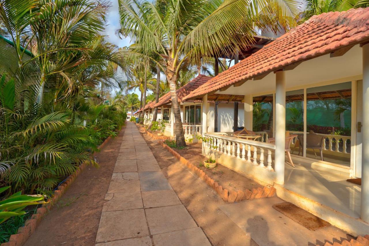 Morjim Holiday Beach Resort Экстерьер фото